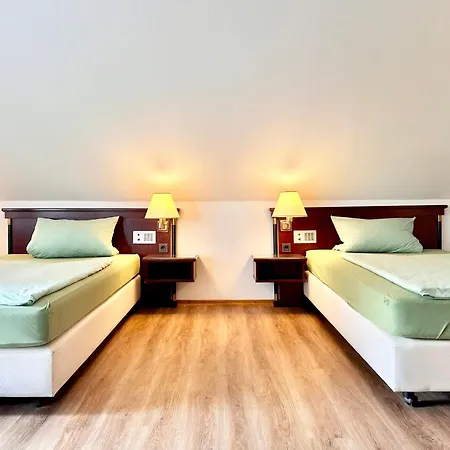 Apartamento 3 Bis 6 Pers Wlan Und Parkplatz, Hdz Und Kliniken In Der Naehe, Direkt An Der A2 Und A30 Gelegen Lohne (North Rhine-Westphalia)