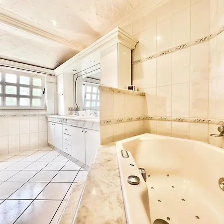 3 Bis 6 Pers Wlan Und Parkplatz, Hdz Und Kliniken In Der Naehe, Direkt An Der A2 Und A30 Gelegen Lohne (North Rhine-Westphalia)