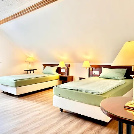 3 Bis 6 Pers Wlan Und Parkplatz, Hdz Und Kliniken In Der Naehe, Direkt An Der A2 Und A30 Gelegen Lohne (North Rhine-Westphalia)